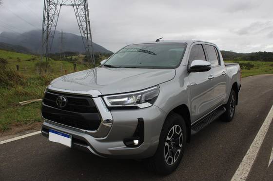 TOYOTA HILUX 2.8 D-4D TURBO DIESEL CD SRX 4X4 AUTOMÁTICO TOYOTA HILUX 2.8 D-4D TURBO DIESEL CD SRX 4X4 AUTOMÁTICO